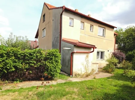 Rodinný dům v Nových Jirnech se zahradou